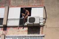 بالصور: رجل يحاول الانتحار وسط شارع "نيس لجوييم" بيافا